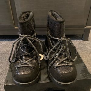 Guess lodge boots